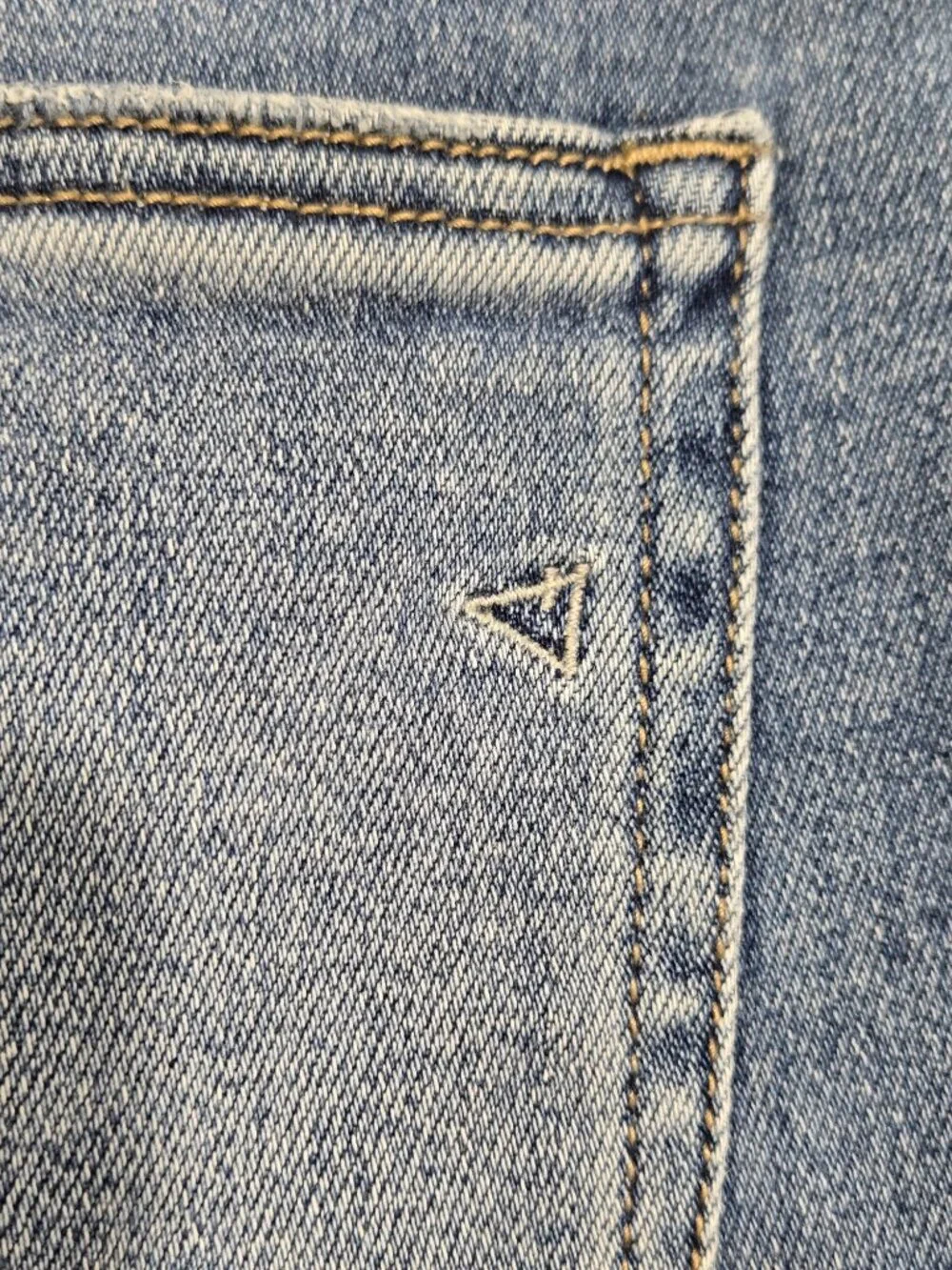 Hidden Jeans Women’s Straigh Leg Medium Dark Wash High Rise Denim Size 31